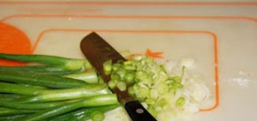 Рецептуры разных лепешек с репчатым и зеленым луком на сковородке и в духовке